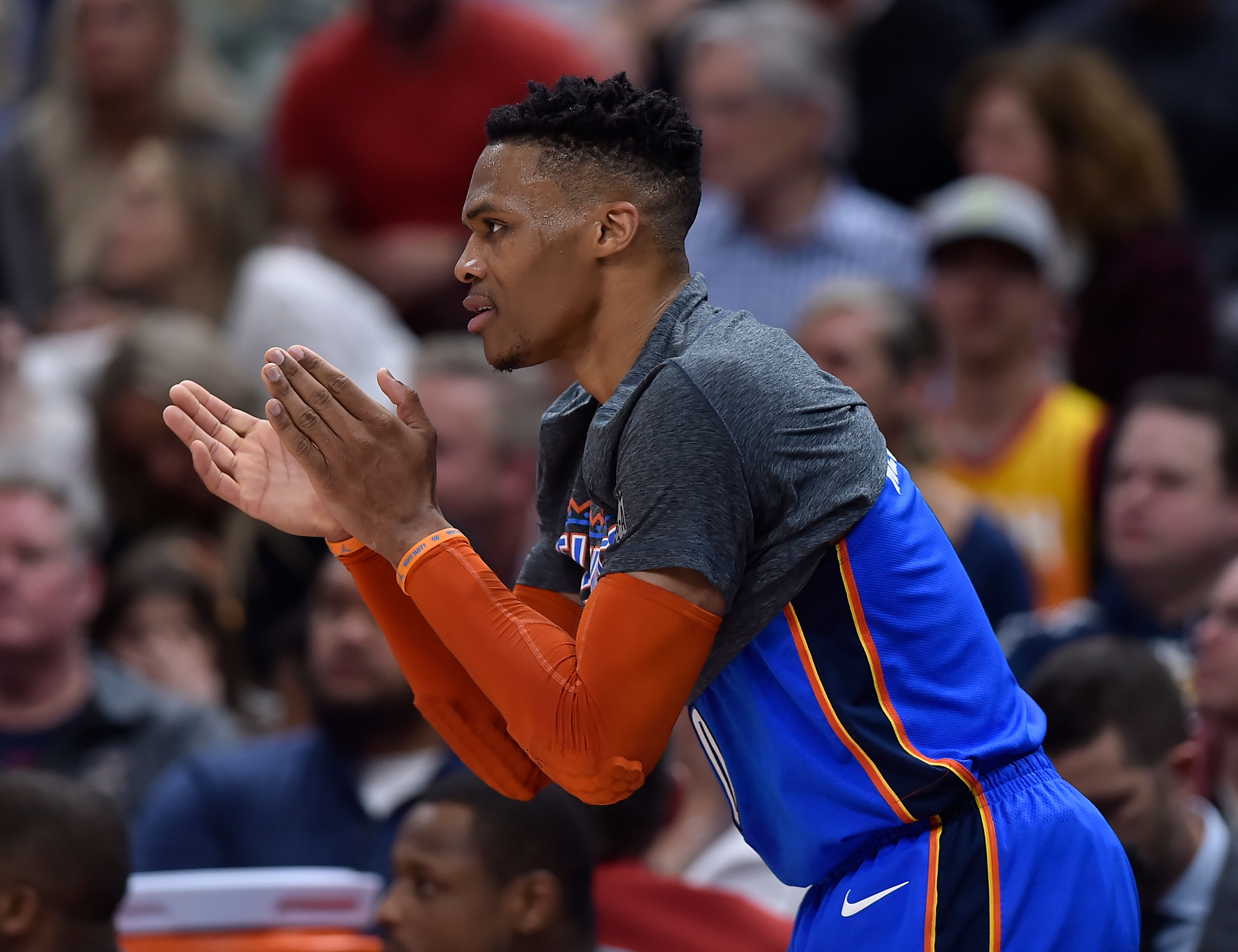 首战中广厦 首战中广厦